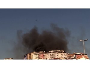 Şişli’de 5 katlı binanın çatı katı alev alev yandı