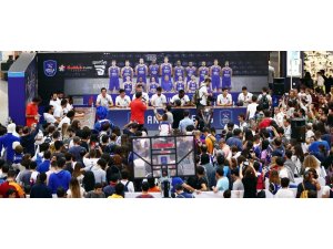 Anadolu Efes, taraftarlarıyla buluştu