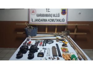 Kahramanmaraş’ta define arayan 5 kişi yakalandı