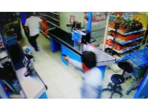 Markette silahlar çekildi, 4 kişi yaralandı