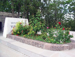 İşte eşinizin yanına gömülme şartı!