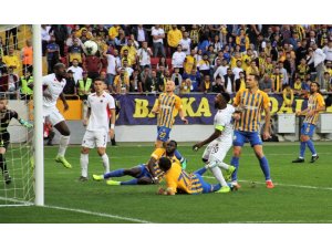 Süper Lig: MKE Ankaragücü: 0 - Gençlerbirliği: 0 (İlk yarı)
