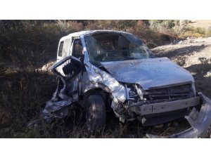 60 metrelik uçuruma yuvarlanan aracın sürücüsü ağır yaralandı