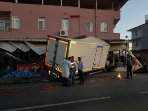 Kontrolden çıkan kamyon yayalara çarptı: 7 yaralı