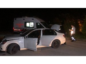 Ehliyetsiz sürücü polisten kaçmak isterken kaza yaptı