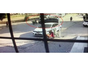 Motosiklet sürücüsü otomobile böyle çarparak öldü