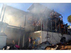 Midilli’de mülteci kampında yangın: 1 çocuk ve kadın öldü