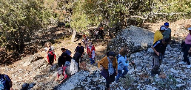 Adada doğa yürüyüşü