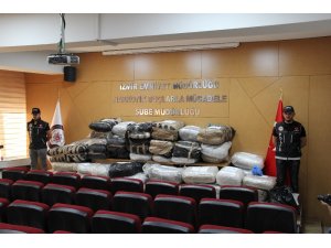 Bir anahtardan yola çıkan ekipler 1 ton uyuşturucu buldu