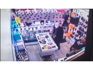 Satılmaz dediği telefon tezgahtan çalındı