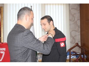 Başkan Alan antrenör ve sporcuyu altınla ödüllendirdi