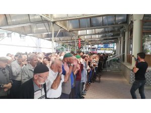 Oyun oynarken otomobilin çarptığı küçük çocuk toprağa verildi