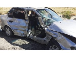 Kırıkkale’de iki otomobil çarpıştı: 1 ölü, 10 yaralı