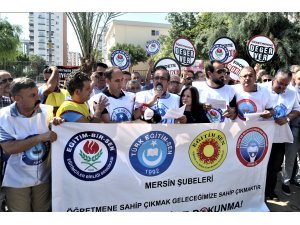 Mersin'de kadın öğretmenin darbedilmesi protesto edildi
