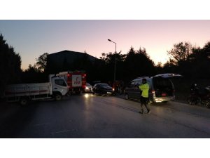 Gebze’de kamyonet otomobille kafa kafaya çarpıştı: 2 yaralı