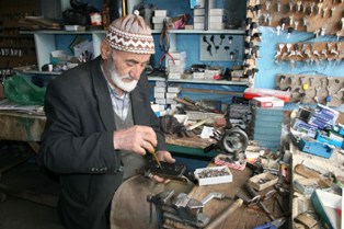 30 yıldır kapalı kapıları açıyor