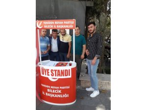 Yeniden Refah Partisi stant açtı