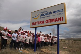 Öğrenciler fidan dikti