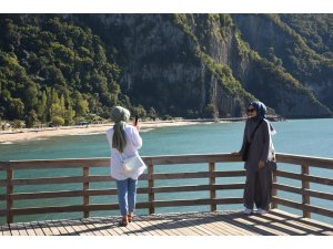 80 milyon yıllık lav sütunlarına turist ilgisi
