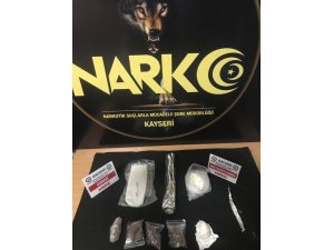 Uyuşturucuyu kapı pervazına gizlemiş