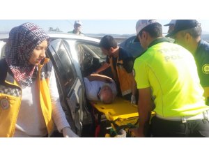 Otomobil önce bariyerlere ardından başka bir otomobile çarptı