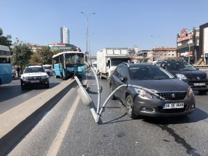 Özel halk otobüsü orta refüje çıktı: 5 yaralı