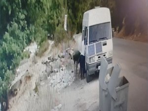 Çanakkale’deki bir grup çadır eylemcisi, bir römork dolusu kilit taşını çaldı