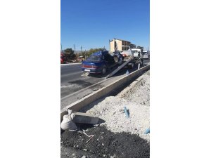 Tır ile otomobil çarpıştı: 1 ölü, 2 yaralı