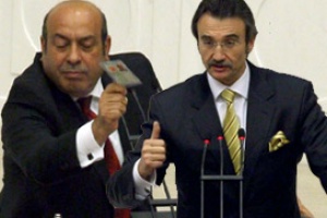 AKP ve BDP'lilerin bayrak kavgası