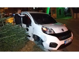 Samsun’da 2 otomobile çarpan aracın sürücüsü kaçtı