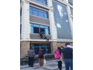 Deprem oldu sanıp camdan atlamaya kalkıştı