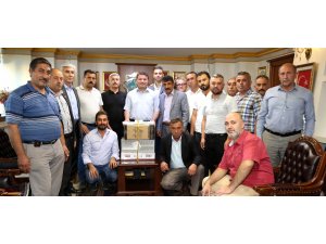 Aksaray Belediyesi muhtarlara bilgisayar dağıttı