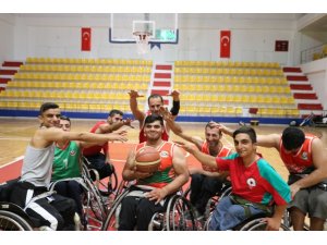Engeli, basketbol tutkusunun önüne geçemedi