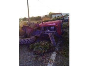 Minibüs traktöre çarptı; 1 ölü 1 yaralı