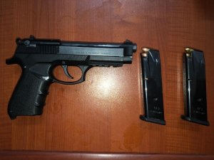 Uygulamada silah ve uyuşturucu ele geçirildi