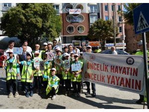 Kolluk personeli yaya nöbeti tuttu