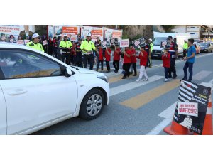 Kolluk personeli yaya nöbeti tuttu