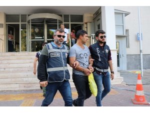 Aranan şahıs polisi karşısında görünce 2. kattan atladı