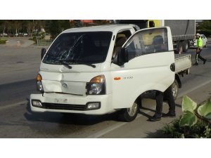 Hamile kadın ana yoldan geçmek isterken canından oldu