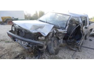 Sıkışan sürücüyü itfaiye kurtardı