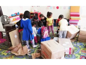 Anaokulu öğrencileri oyuncaklarını uzaktaki kardeşleriyle paylaştı