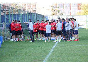 "Çok önemli potansiyele sahip oyuncularla çalışıyoruz"