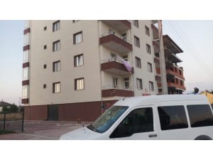 Üçüncü kattan düşen kadın hayatını kaybetti