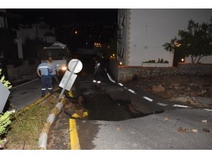 Su borusu bomba gibi patladı, ortalık savaş alanına döndü