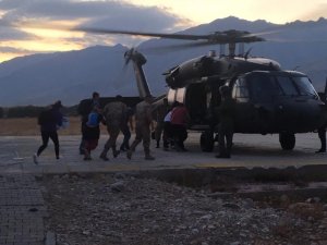 Pencereden düşen çocuk helikopterle hastaneye ulaştırıldı