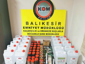 Kaçak etil alkol ve cinsel ürün satan aktara operasyon