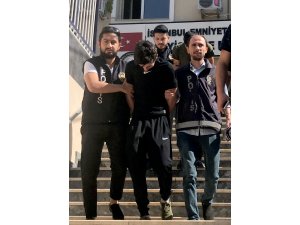 Turistleri dolandırdıkları iddia edilen iki zanlı yakalandı
