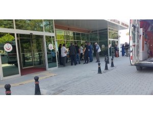 Yüksekten düşen 2 kardeşten biri öldü