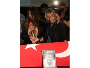 Usta oyuncu Tarık Ünlüoğlu son yolculuğuna uğurlanıyor