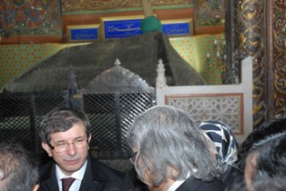 Davutoğlu'dan Mevlana mesajları